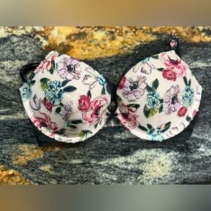Victoria Secret Push up Bra 32D